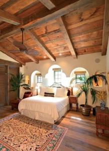 a bedroom with a large bed and wooden ceilings at Millenium Manuel Antonio Park and beach in Manuel Antonio