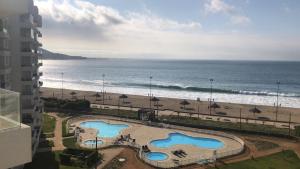 a view of a beach and two swimming pools at Punta Puyai - Departamento Nuevo primera línea in Papudo +15 photos