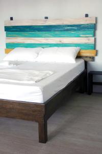Postel nebo postele na pokoji v ubytování Sentro Suites Siargao