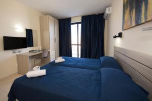 Кровать или кровати в номере Relax Inn Hotel