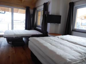 A bed or beds in a room at SonnenChalet Werfenweng