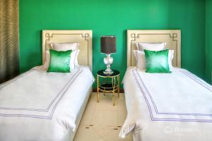 A bed or beds in a room at Dream Inn - Royal Palm Beach Villa