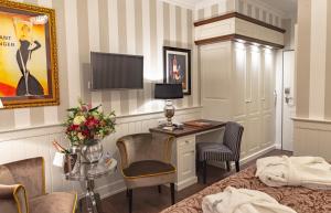 a hotel room with a desk and a bed at Europa Hotel Kühlungsborn in Kühlungsborn