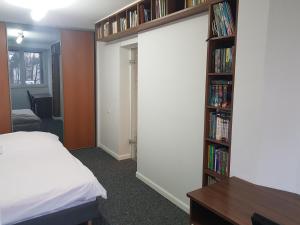 Knižnica v apartmáne
