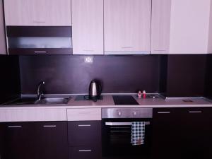 Una cocina o cocineta en Cosy Apartment - City Centre