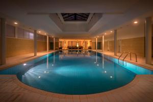The swimming pool at or close to BV Grand Hotel Assisi
