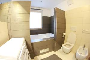 A bathroom at Apartment Valdisole