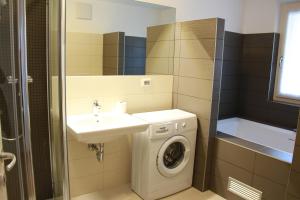 A bathroom at Apartment Valdisole