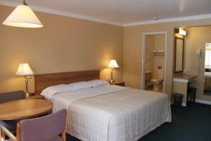 Кровать или кровати в номере Villa Inn