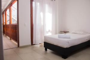 Postel nebo postele na pokoji v ubytování Akel House Hotel