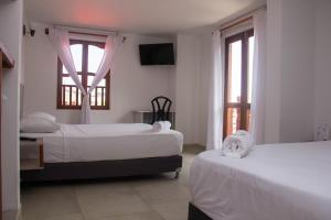 Postel nebo postele na pokoji v ubytování Akel House Hotel