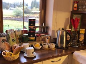 Set per la preparazione di tè e caffè presso Haus Hirschpoint