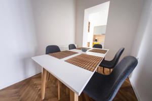 a white table and chairs in a room at Central Luxury 3 in Cluj-Napoca