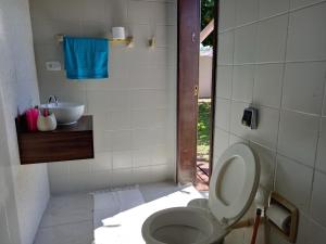 a bathroom with a toilet and a sink at Casa de veraneio Lar doce mar in Capão da Canoa +44 photos