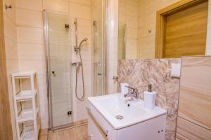 Koupelna v ubytování Promyk + 37 fotografií