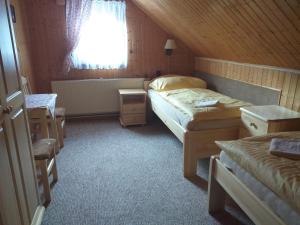 Postel nebo postele na pokoji v ubytování Pension Arnika