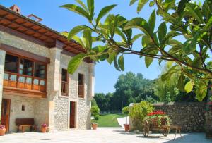 A garden outside Hotel Aldama Golf