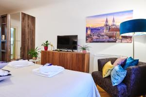 Posteľ alebo postele v izbe v ubytovaní Royal Route Residence