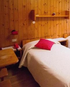 Meublé Albergo Dante客房内的一张或多张床位