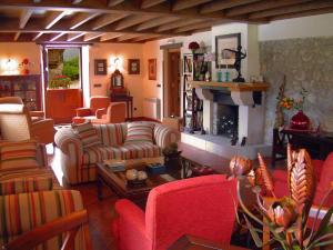 A seating area at Hotel Aldama Golf