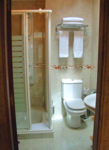A bathroom at Hotel Aldama Golf
