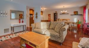 a living room with a couch and a table at Condo Entre Ville/Nature in Magog-Orford