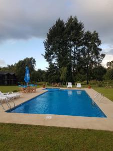 Bazén v ubytování Terra Newen Pucon Family Suites nebo v jeho okolí
