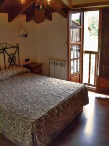 A bed or beds in a room at Hotel Aldama Golf