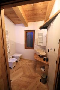 Ένα μπάνιο στο One room +24 φωτογραφίες