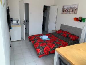 Легло или легла в стая в Apartment in a good location Ashdod