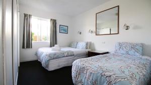 Een bed of bedden in een kamer bij Achilles Motel