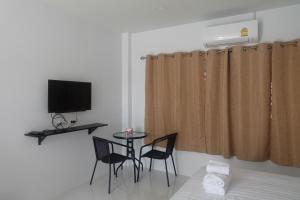 TV a/nebo společenská místnost v ubytování Airport Pearl Residence