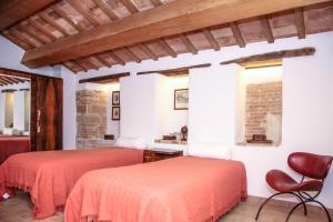 A bed or beds in a room at Casale di Nicolò