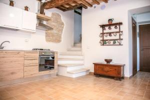 A kitchen or kitchenette at Casale di Nicolò