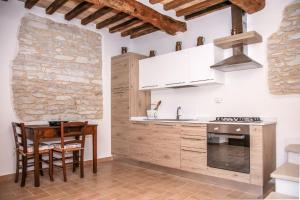 A kitchen or kitchenette at Casale di Nicolò