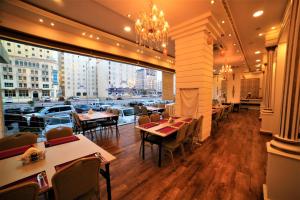Restaurace v ubytování Al Dyafa Hotel Suites