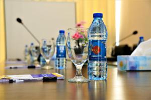Nápoje v ubytování Al Dyafa Hotel Suites