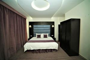 Postel nebo postele na pokoji v ubytování Al Dyafa Hotel Suites + 37 fotografií