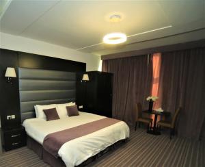 Postel nebo postele na pokoji v ubytování Al Dyafa Hotel Suites