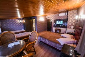 Postel nebo postele na pokoji v ubytování Kosk Hotel Kadikoy
