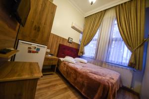 Postel nebo postele na pokoji v ubytování Kosk Hotel Kadikoy