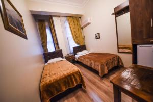 Postel nebo postele na pokoji v ubytování Kosk Hotel Kadikoy