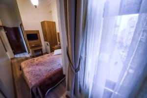 Postel nebo postele na pokoji v ubytování Kosk Hotel Kadikoy