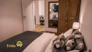 Gulta vai gultas numurā naktsmītnē Apartment Frida by Da Alois