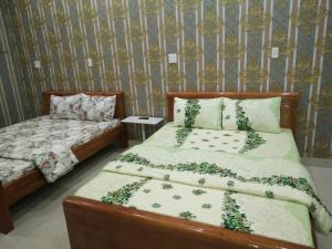 Кровать или кровати в номере Khách sạn Hương Sen Sa Dec