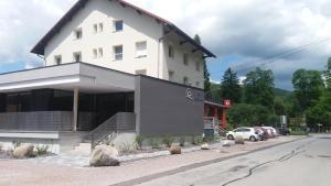 Gallery image of Hotel Restaurant L Echo du Lac in Gérardmer