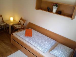 Postel nebo postele na pokoji v ubytování APARTMÁN SLAVKOV home & parking