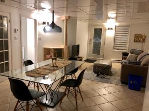 a living room with a glass table and chairs at RépitBonka et Vélo - Péribonka in Peribonka