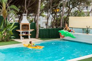 two children are playing in a swimming pool at Eco Geo Sol in Lloret de Mar