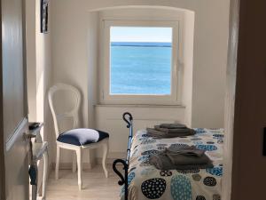 a bedroom with a bed and a window at La Casetta di Dory sul Mare in Genova +44 photos